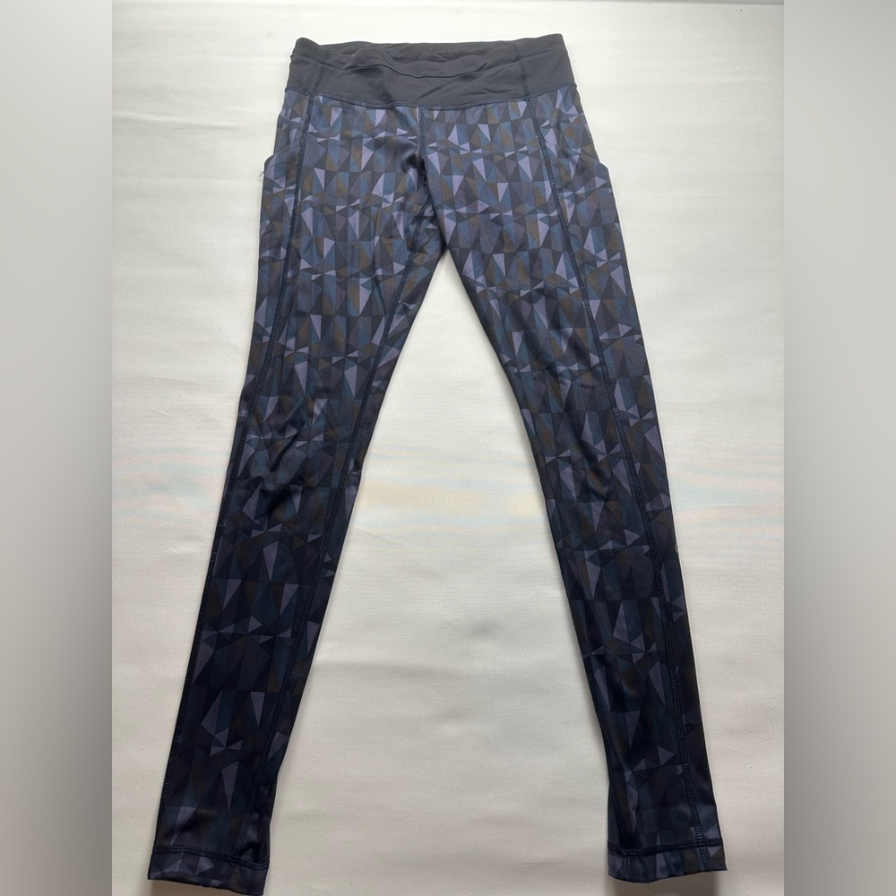 Lululemon Geometric Patterned leggings.  Size 8. No tear tag